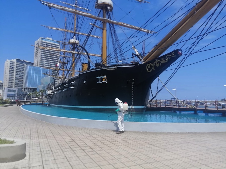 Más de 22 mil litros de amonio se han rociado en espacios públicos de Iquique