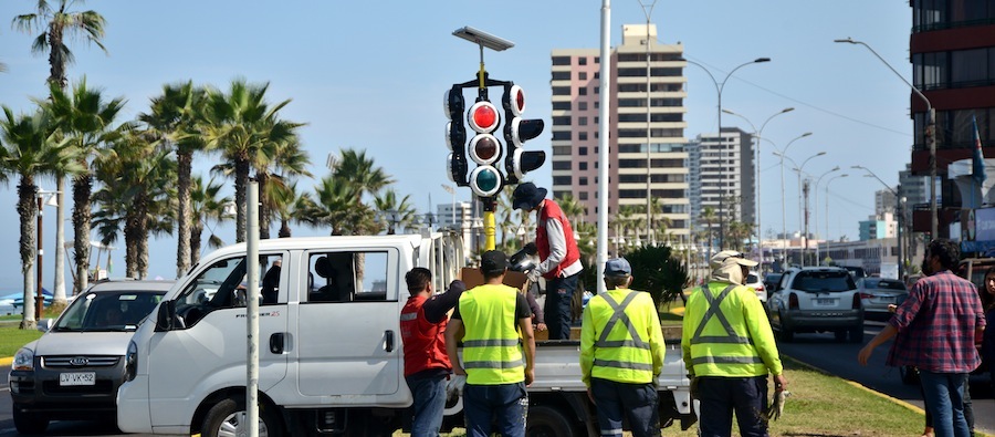 Municipalidad de Iquique realizó prueba en terreno de nuevos semáforos móviles