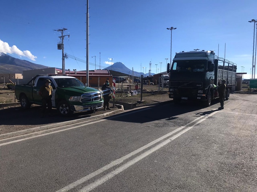 Carabineros custodia frontera para evitar ingreso de indocumentados que puedan tener el Covid-19