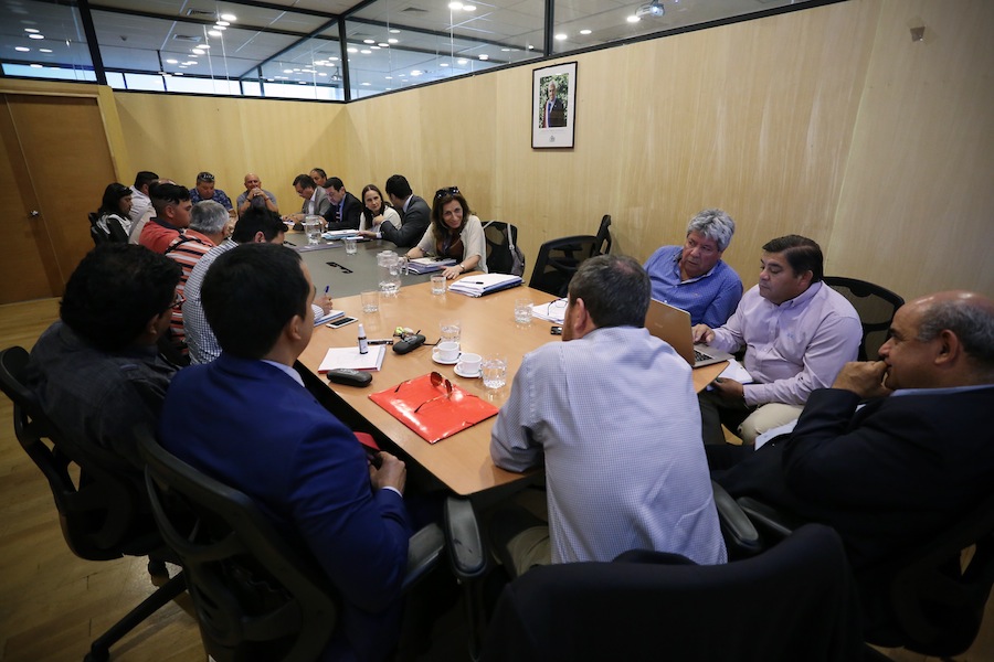 Subdere adelanta dineros y transfiere más de 17 mil millones de pesos a trabajadores de servicio de aseo domiciliario