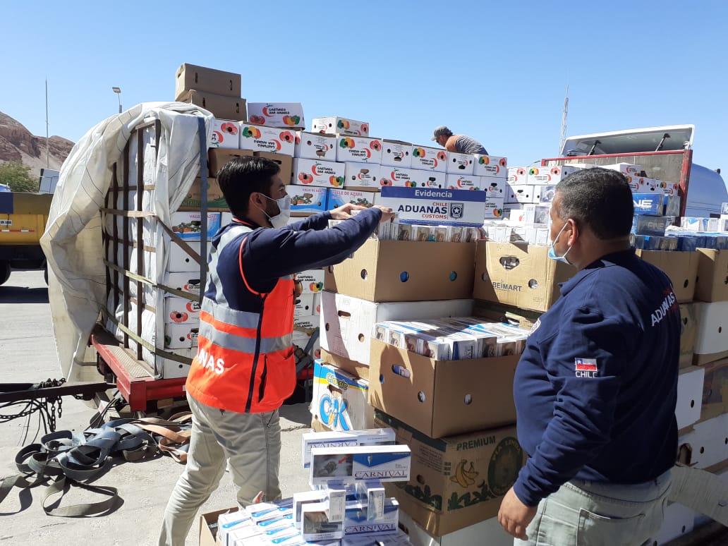 Aduanas intercepta 2 camiones con millonario contrabando de cigarrillos