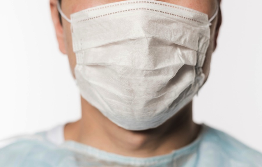 Hay $800 millones para proteger de la pandemia al personal de salud