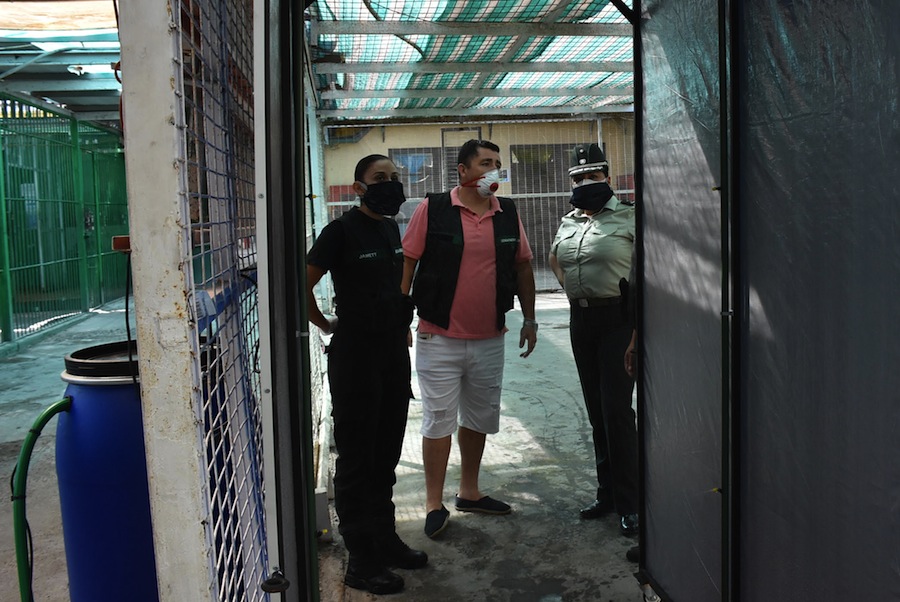 En el Centro de Cumplimiento Penitenciario de Iquique instalaron túnel sanitizador