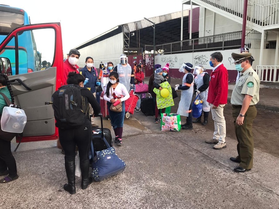 2 mil 307 bolivianos que estaban albergados en Iquique ya se encuentran en su país