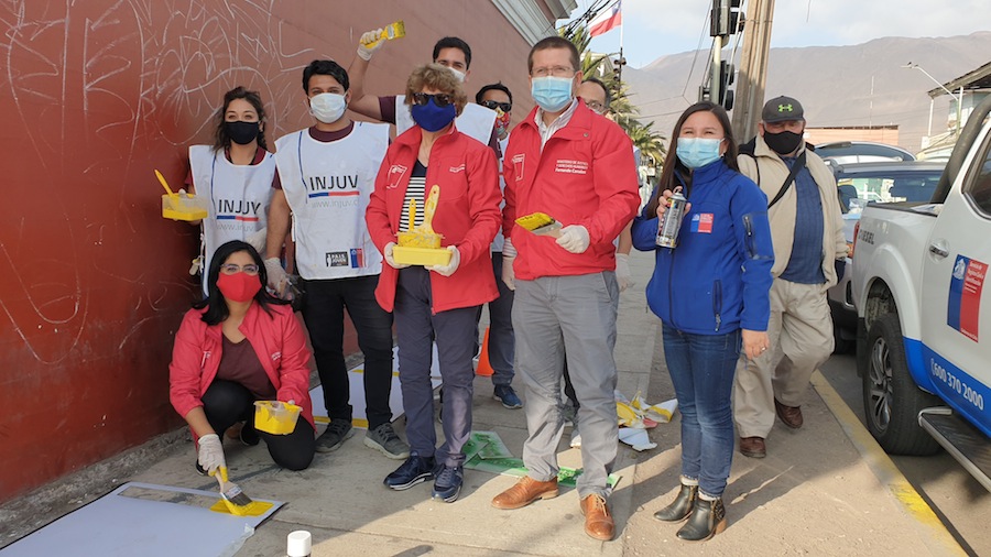 Voluntarios de INJUV demarcaron distancia personal en ingresos en oficinas de Registro Civil