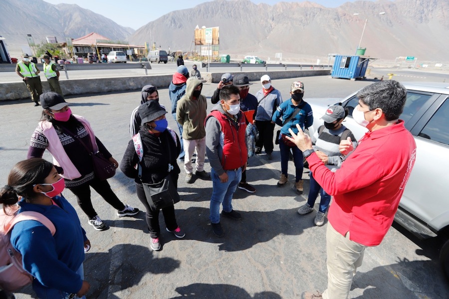 Gobernador informó a 21 peruanos que no podían ingresar a Tarapacá