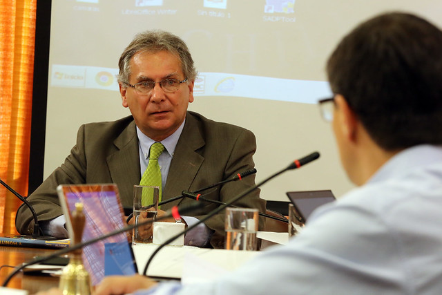 Diputado Baltolu propone Seguro de Vida gratuito para cajeras y cajeros del comercio