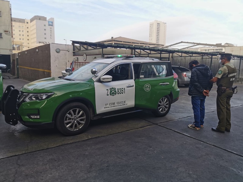 Detenido por robo de accesorios de vehículo