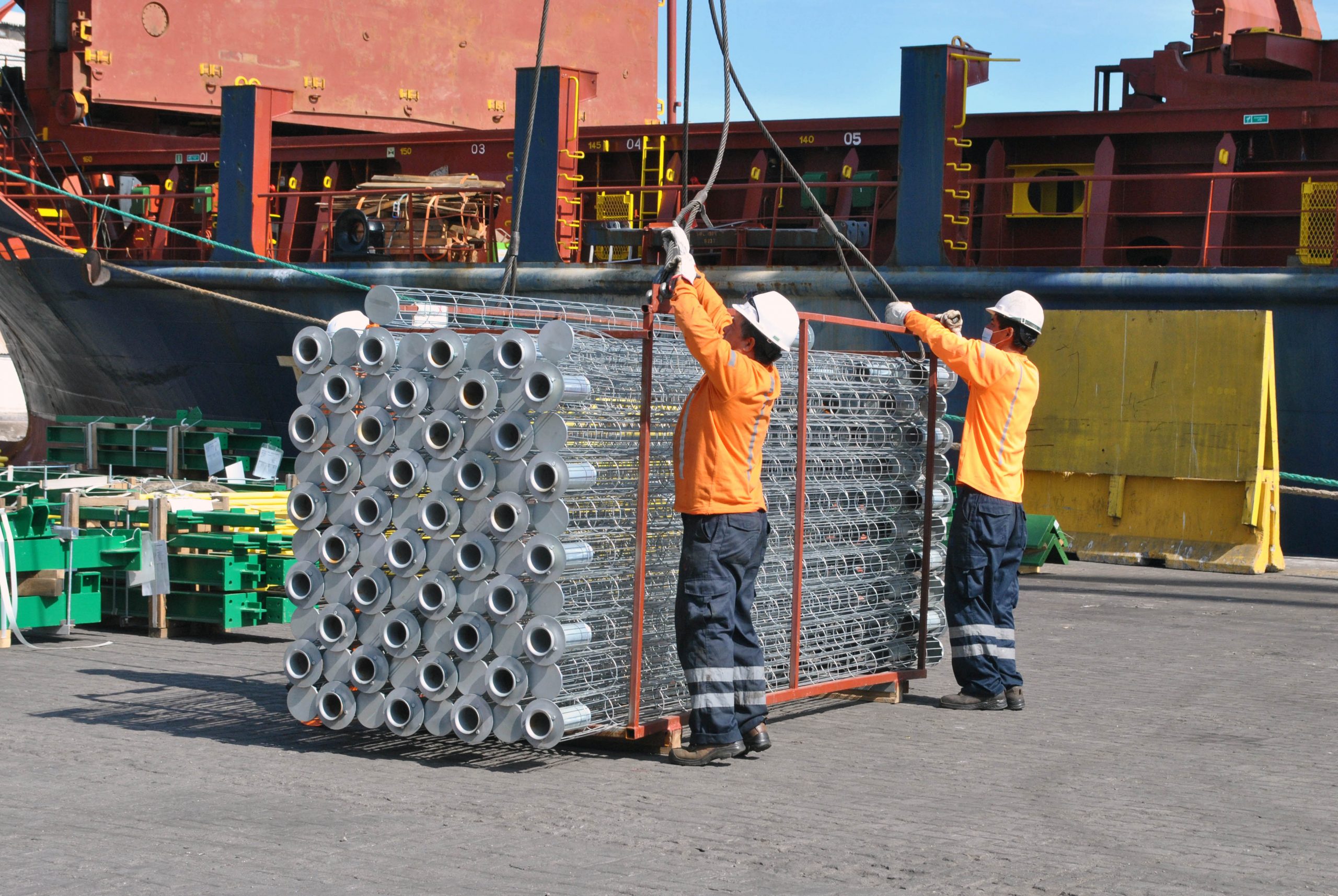 Iquique Terminal Internacional (ITI) recibe estructuras de  planta cementera boliviana