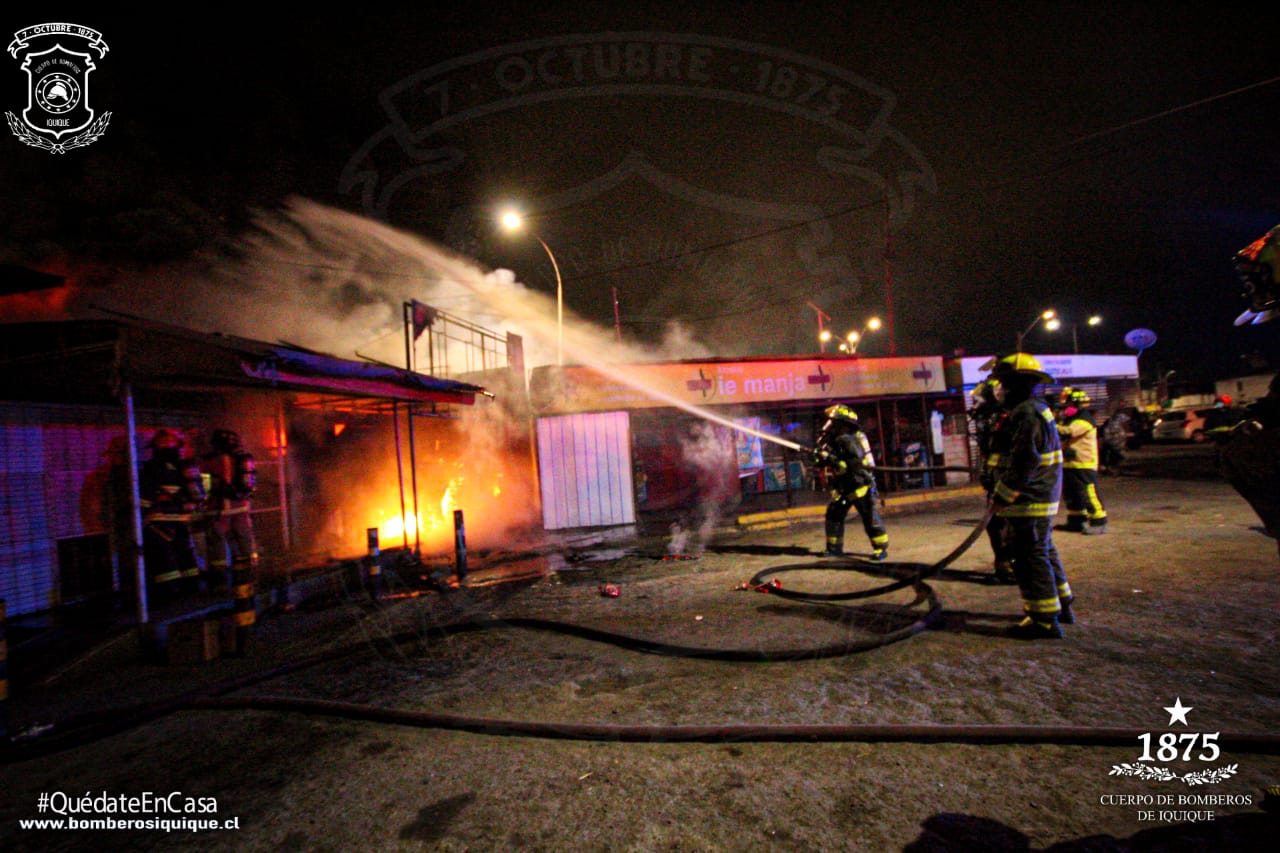 Incendio de madrugada en Florerías del Cementerio N° 3
