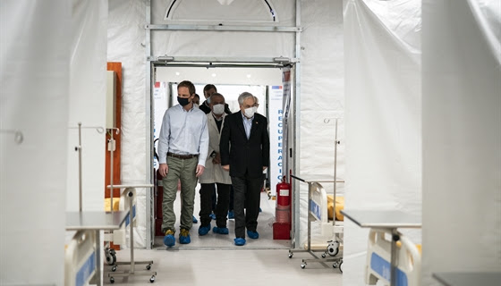 Presidente Piñera inspecciona nuevo hospital modular Sótero del Río: “Tenemos que estar ocupados en las soluciones como un solo pueblo, hombro con hombro»