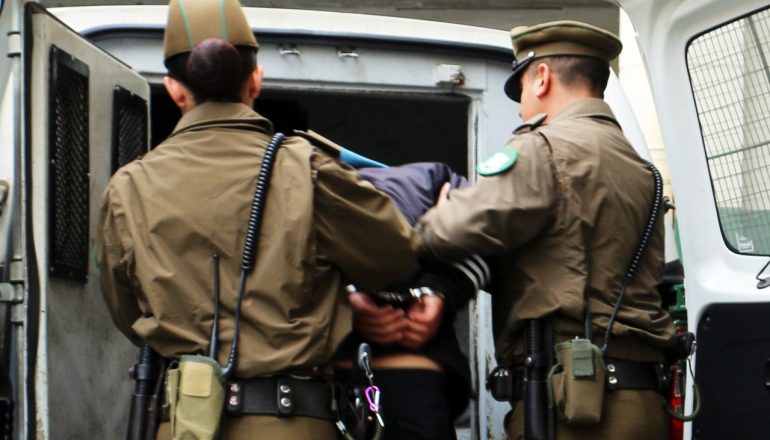 (Video) Detenidos por robo de cajas de alimentos
