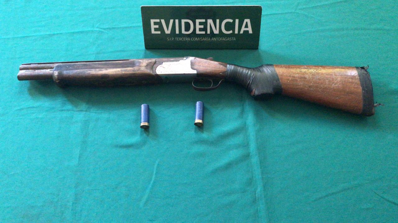 Carabineros detiene a sujeto que sorprende con una escopeta en la vía pública