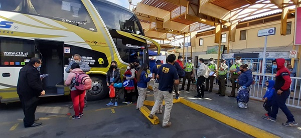 18 peruanos y 108 bolivianos repatriados tras cumplir con la cuarentena en Iquique