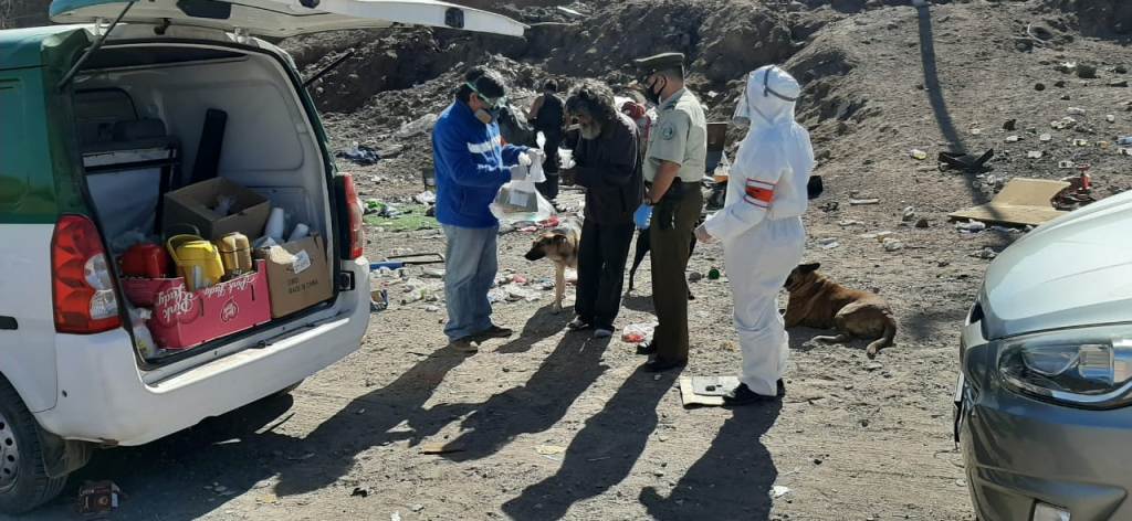 Carabineros han entregado ayuda a más de 50 mil personas en situación de calle