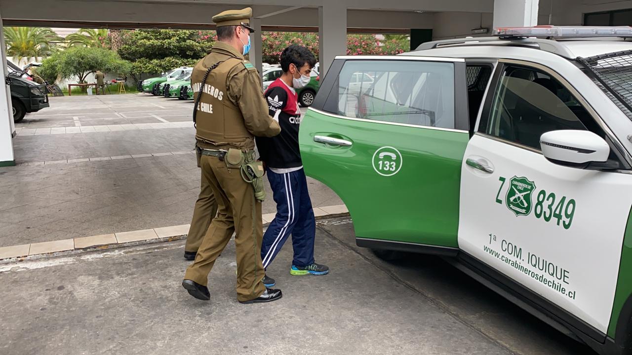 Reincidente por toque de queda es detenido con seis espejos retrovisores de vehículos