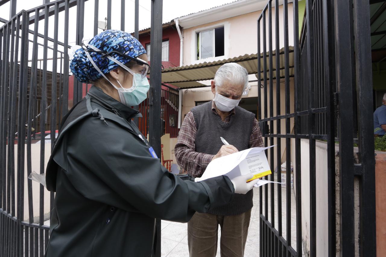 Salud Primaria de Iquique entrega medicamentos a domicilio a pacientes con tuberculosis