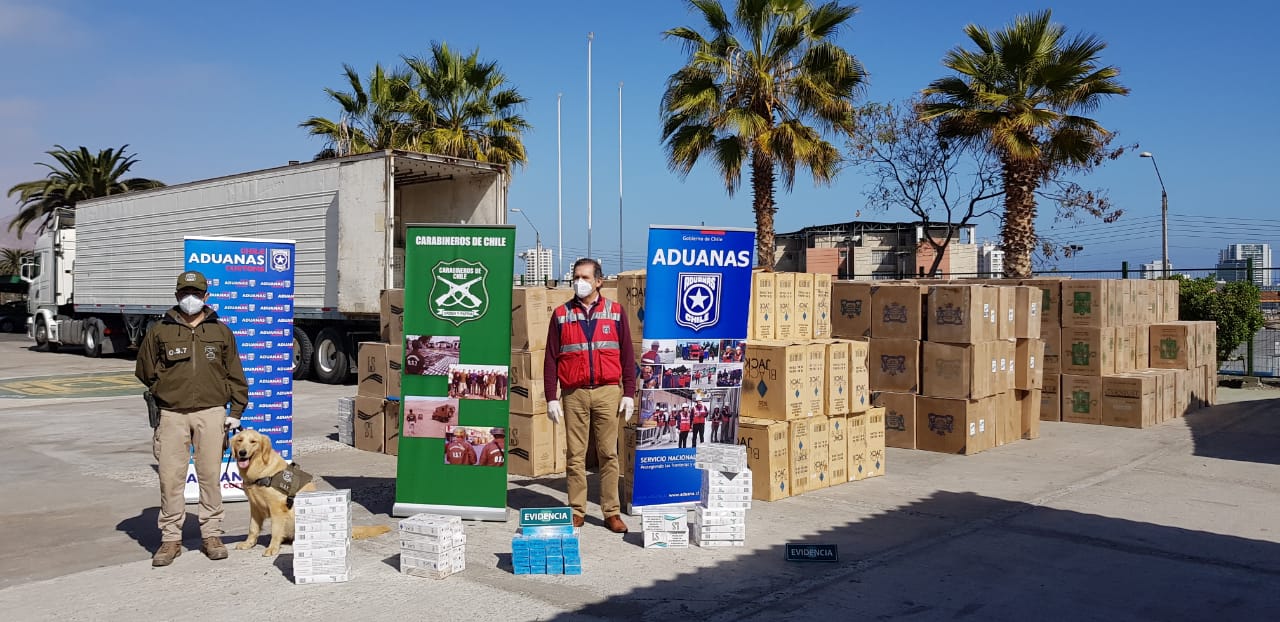 Carabineros y Aduanas incautan camión con 368 mil cajetillas de cigarrillos