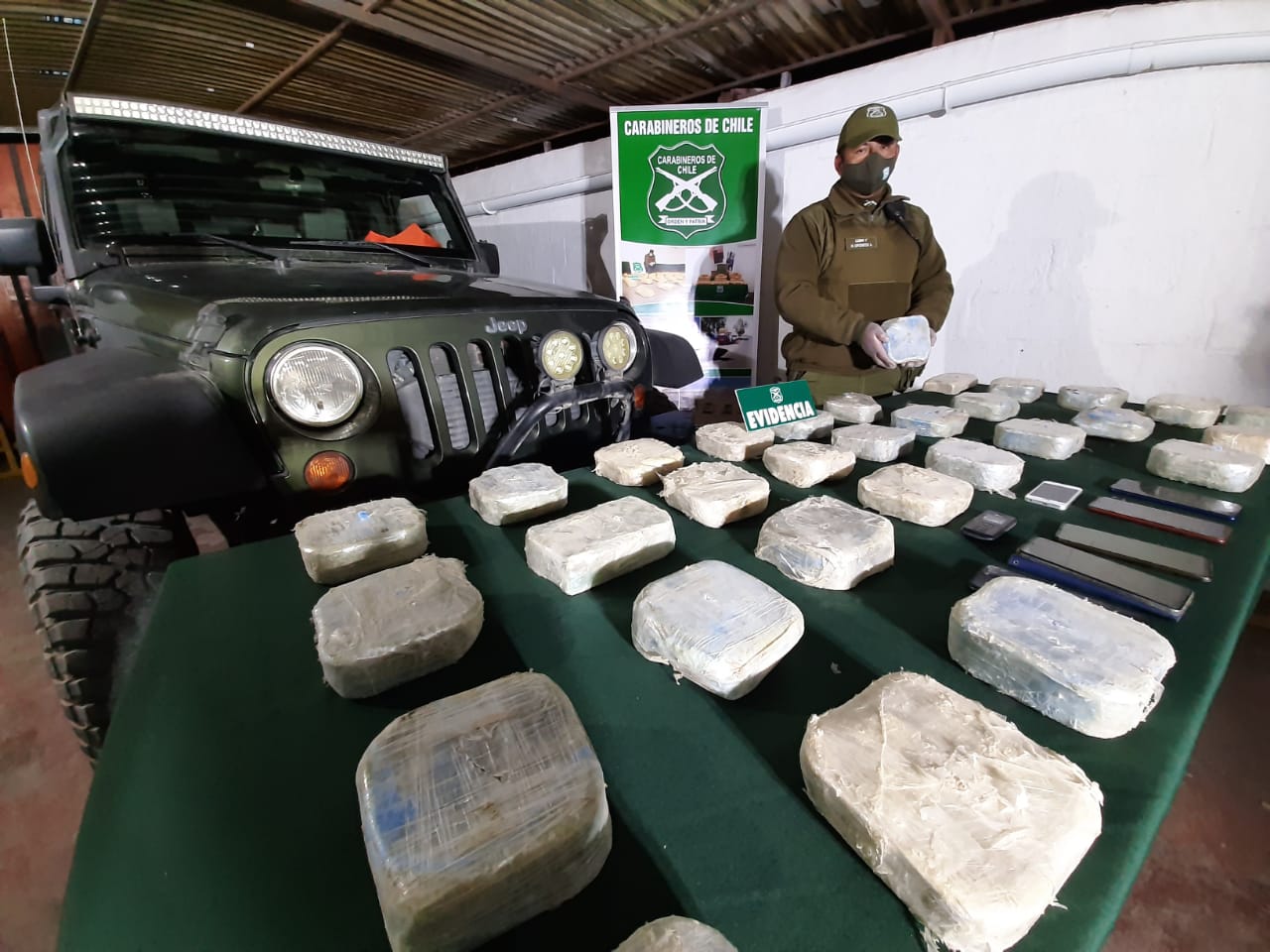 OS-7 Calama detiene a banda internacional que utilizaba jeep todo terreno para traficar droga por el desierto