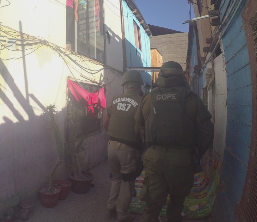 O.S.7 allanó cité del centro de Iquique