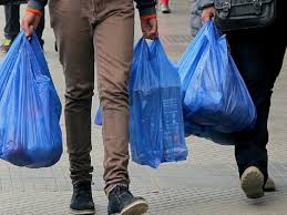 El 3 de agosto Chile dirá «adiós» para siempre a las bolsas plásticas: Así ha avanzado la implementación de la ley
