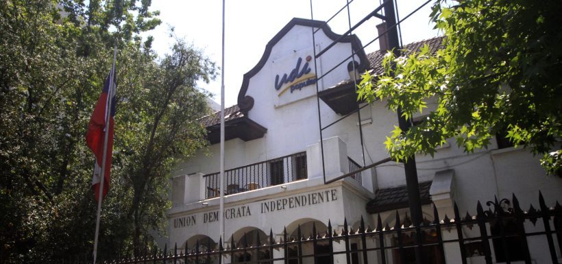 Diputados Carter, Amar y Troncoso renuncian a la UDI