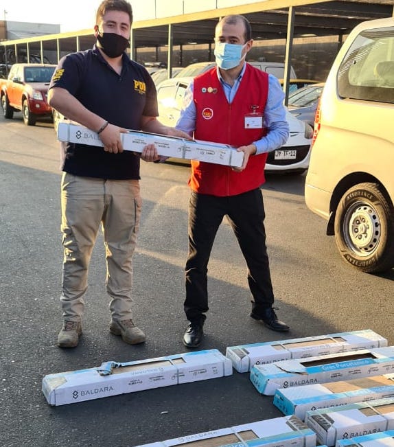 Detectives detuvieron a un hombre que saltó el muro e ingresó a robar materiales a la tienda Easy