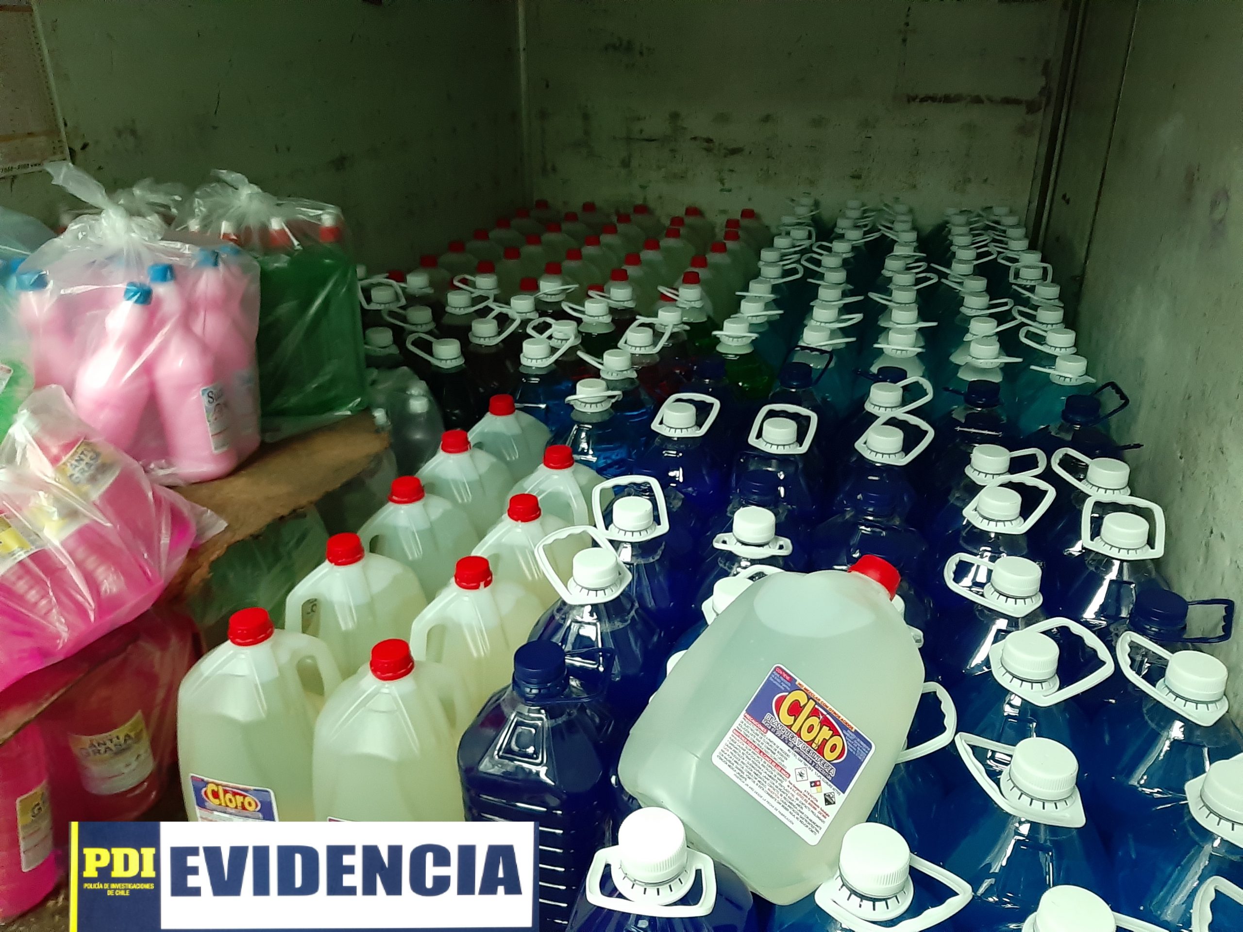 Detectives incautaron más de 1.923 litros de sanitizantes sin resolución sanitaria