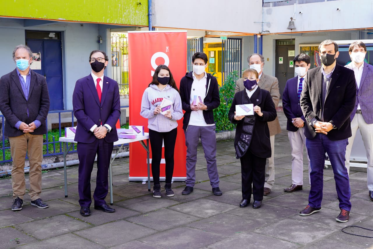 Mineduc y CPC anuncian entrega de 16.500 tablets a estudiantes técnicos más vulnerables del país