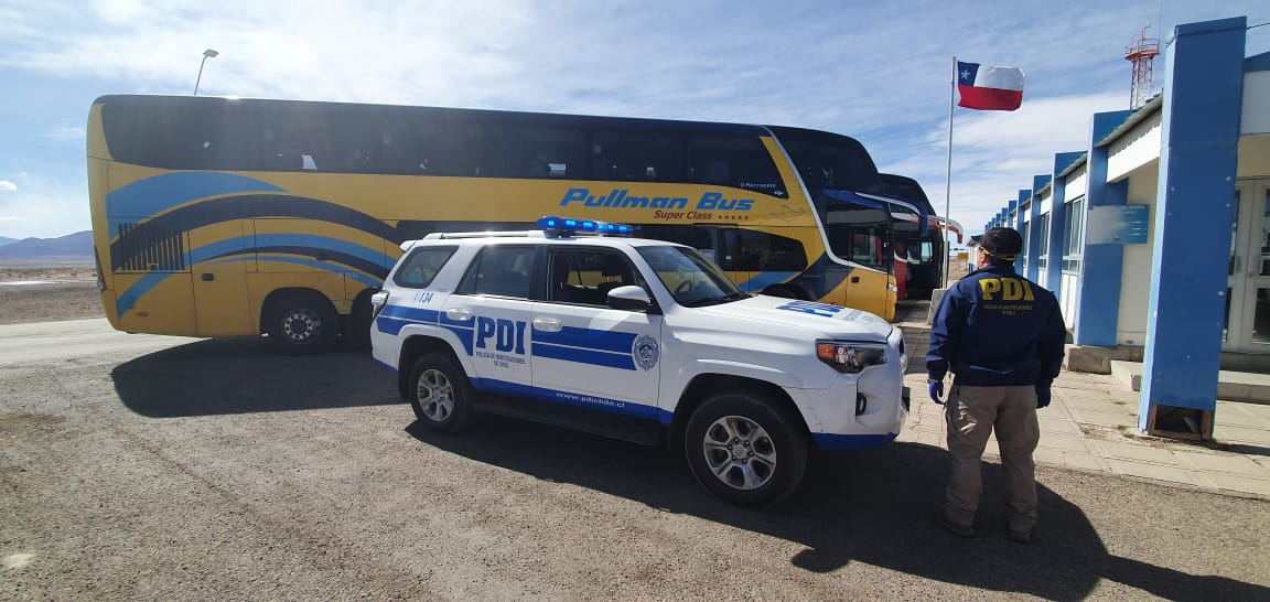 Quería ingresar ilegalmente a mujer y cuando fue descubierto ofreció 50 mil al personal PDI