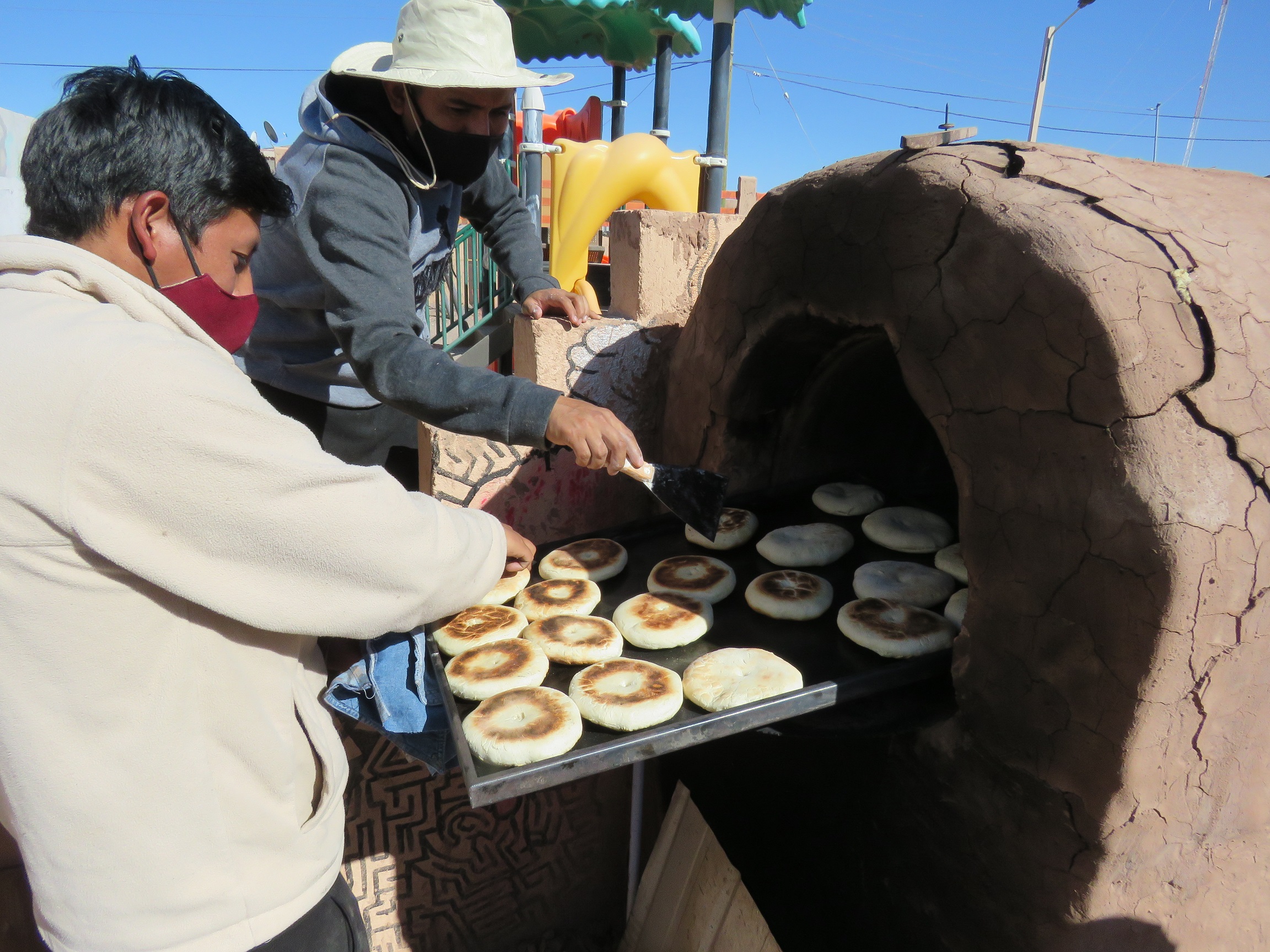 Vecinos de San Pedro de Atacama crearon Panadería Solidaria para afrontar la pandemia