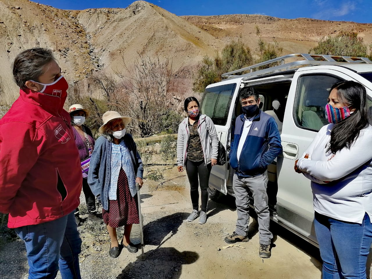 Gobernador del Tamarugal conoció problemas de vecinos de Iquiuca