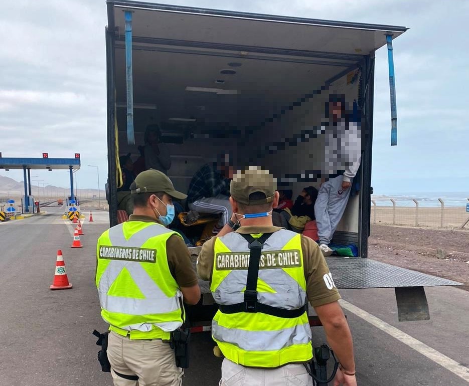 Infracción a Ley de Extranjería: Camionero transportaba 19 venezolanos