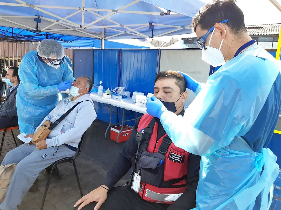 Realizan testeo masivo de PCR en Iquique Terminal Internacional (ITI)