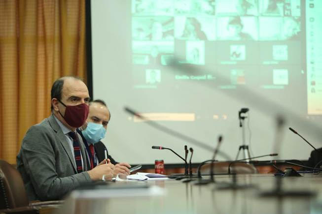 Ministro Monckeberg anuncia indicaciones al proyecto que reduce el número de parlamentarios