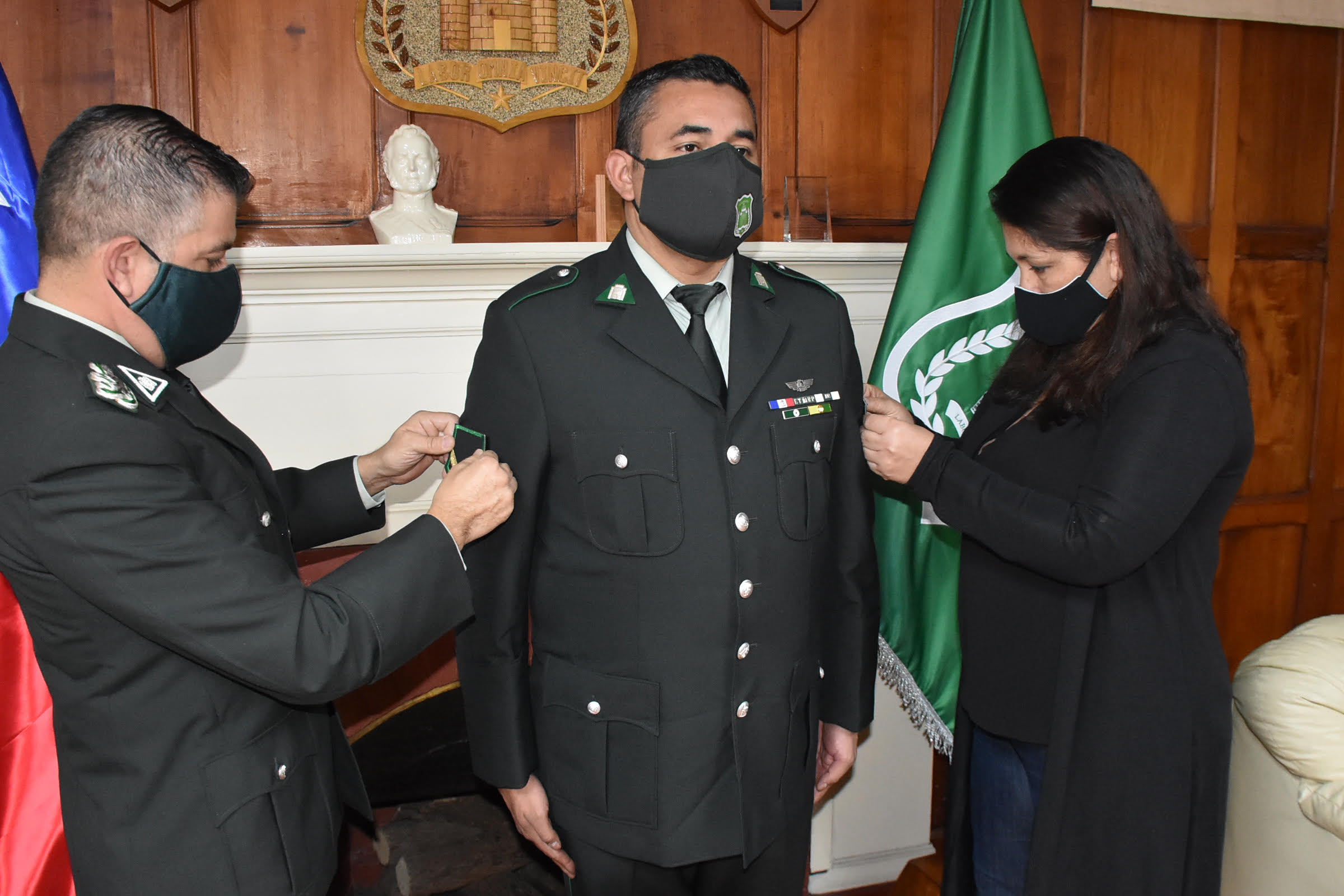 Con ceremonias de ascenso personalizadas se invistió a funcionarios de Gendarmería