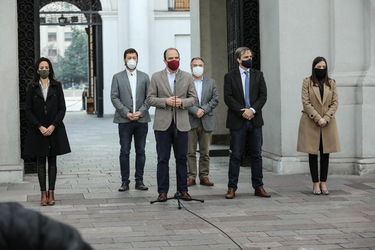 Ministro Monckeberg anuncia acuerdo con Chile Vamos para reducir diputados a 134