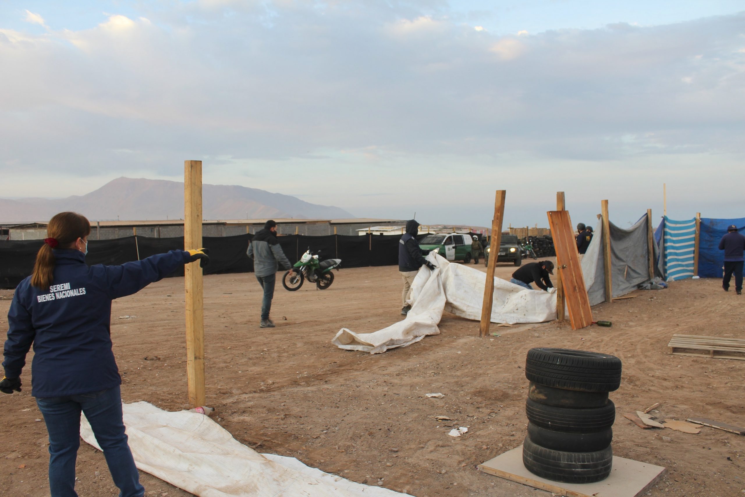 Seremi de Bienes Nacionales y Serviu Tarapacá recuperan una hectárea tomada en El Boro