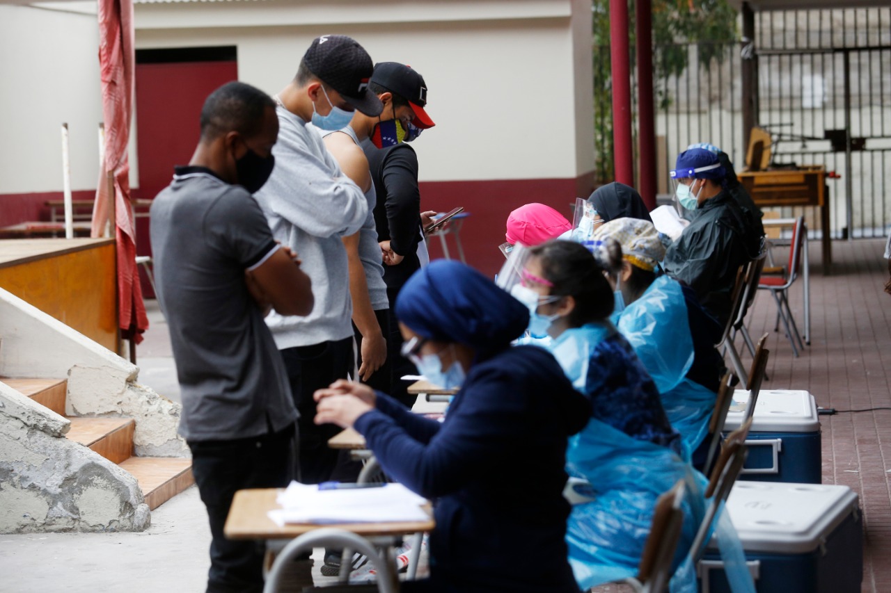 Migración irregular: Gobierno llama a aprobar proyecto de Ley e Intendente gestiona acciones con Minsal