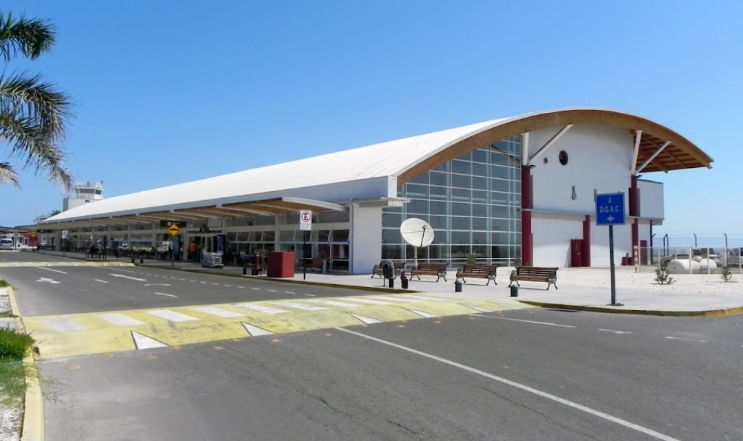 Detectives brindan ayuda a adolescente que ingresó clandestino al país en precarias condiciones