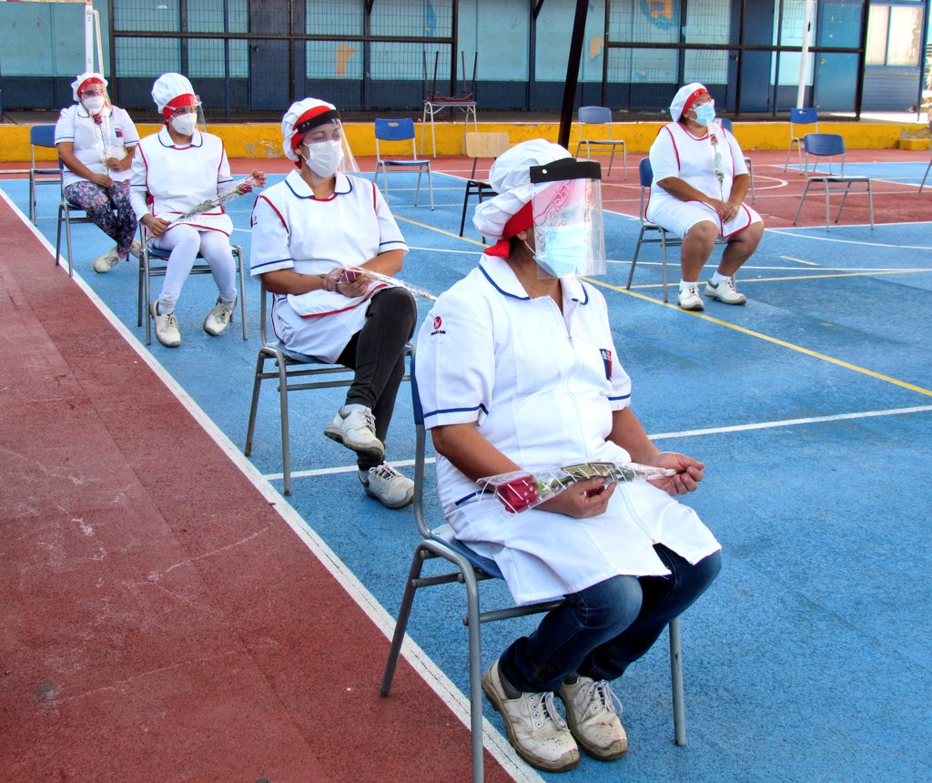 Gobierno reconoce a manipuladoras de alimentos y anuncia mejoras en condiciones laborales