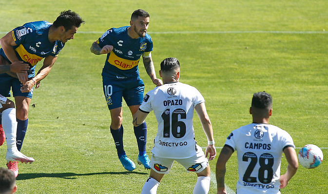 Colo Colo no logra escapar de zona de riesgo al empatar con Everton 1-1