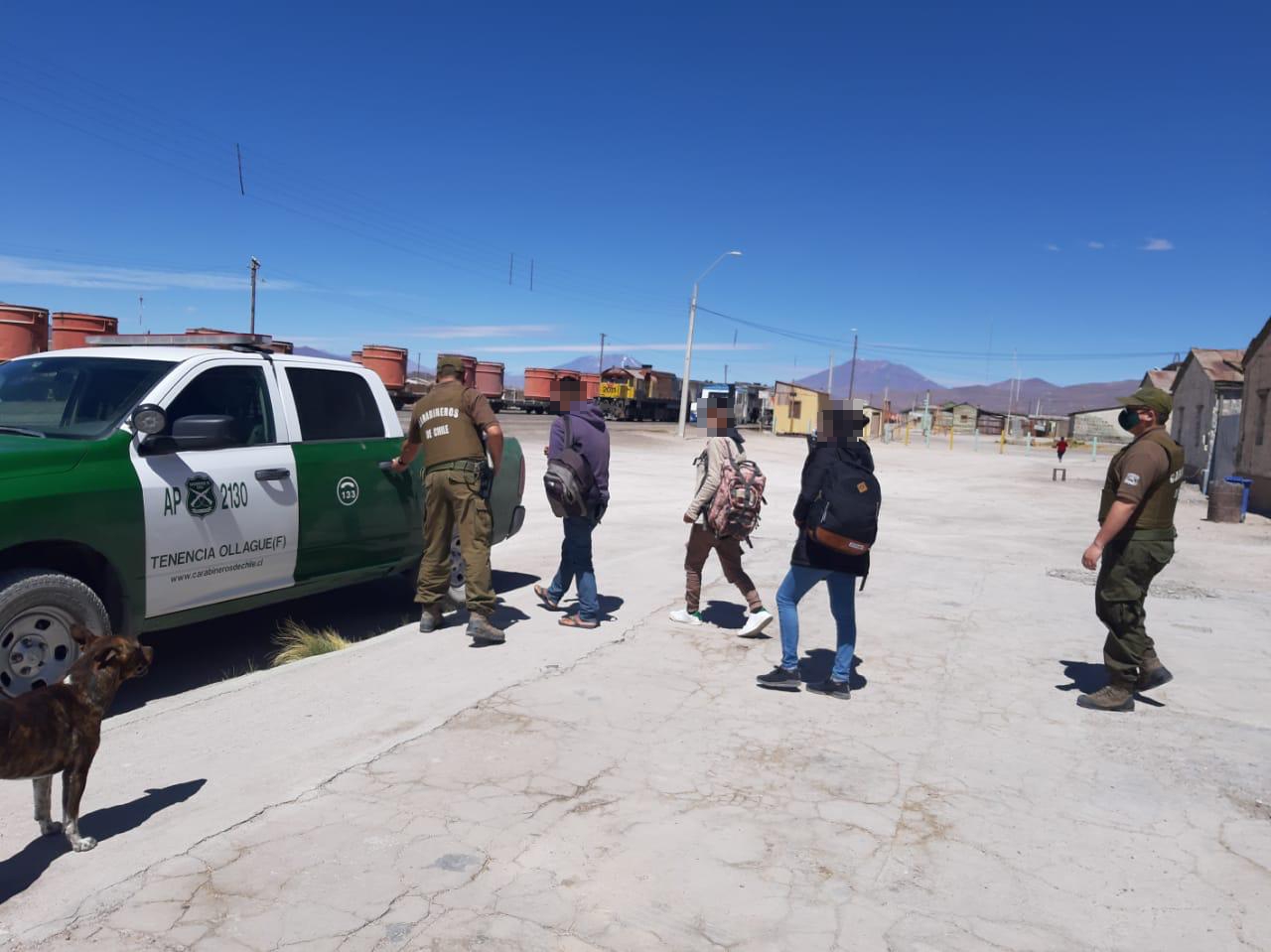 Carabineros de Ollagüe sorprende a tres extranjeros intentando ingresar a pie al país