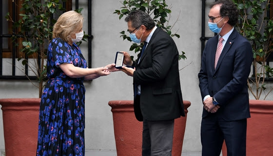 Primera Dama participa en reconocimiento con medalla Gabriela Mistral a profesores destacados