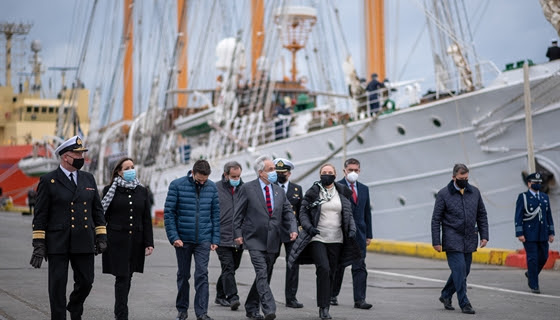 Mandatario encabezó conmemoración de la Armada por los 500 años del Estrecho de Magallanes