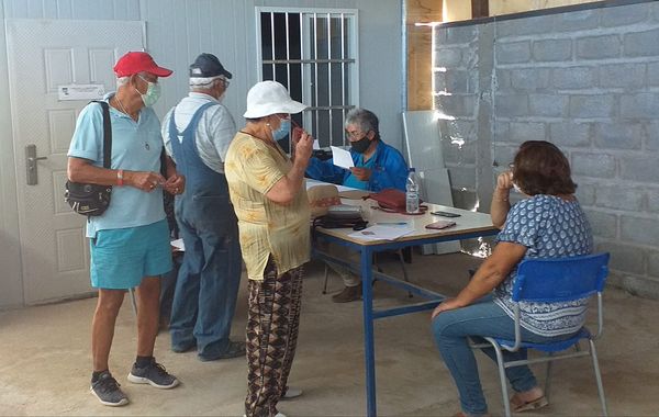 En La Tirana juntan firmas para solicitar Cajero Automático