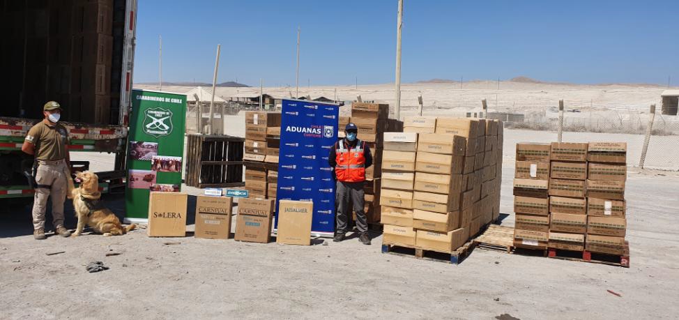 Carabineros y Aduanas interceptan camión con 186 mil cajetillas de cigarrillos de contrabando