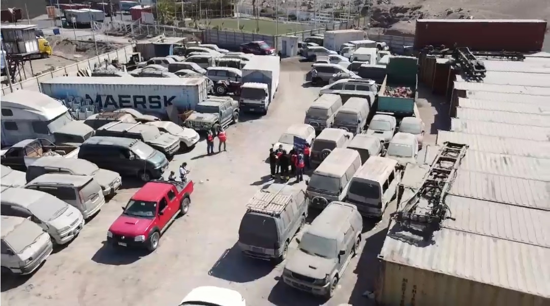 Servicio Nacional de Aduanas dona 13 vehículos a Bomberos de Iquique
