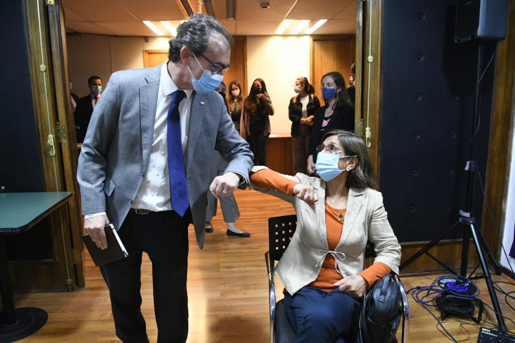 Ministro de Educación Raúl Figueroa: “Desconoce la preferencia de miles de familias del país y les da un portazo a tener mejores oportunidades”