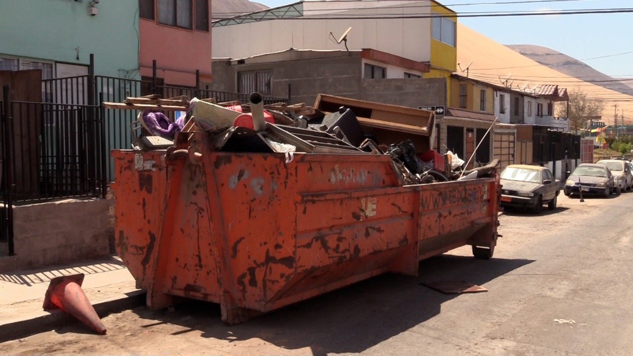 “Barrio Limpio”: IMI retoma labores de aseo en poblaciones con operativo en Los Puquios IV